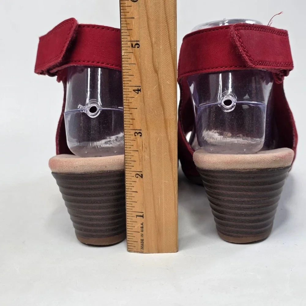 Clarks Valerie James Sandals Womens 8.5 W Red Perforated Leather Slingback Heels